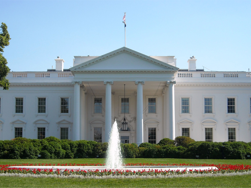 Photo of the White House with flowers out front